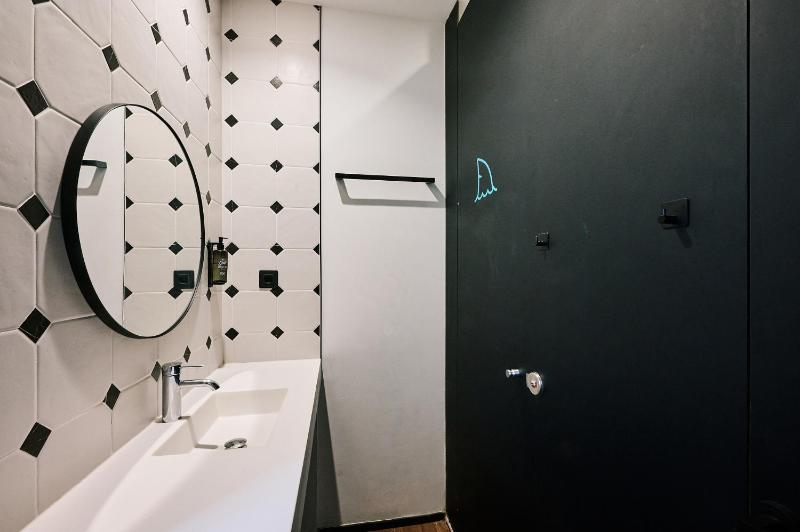 Bed in 6-Bed Dormitory Room image 3