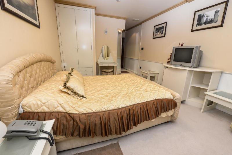 Double Room image 3