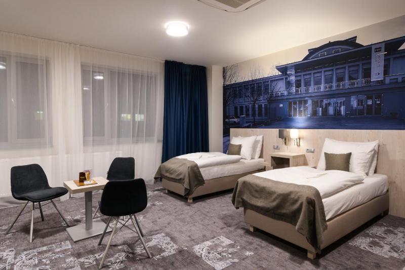 Deluxe Triple Room image 2
