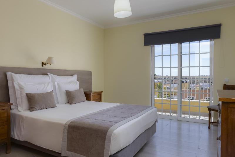 Superior One-Bedroom Apartment image 1