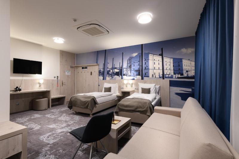 Deluxe Triple Room image 1