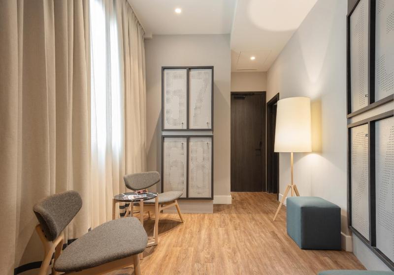 Bed in 8-Bed Dormitory Room image 2
