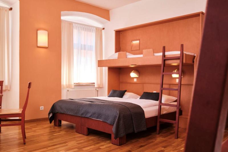 Quintuple Room image 1