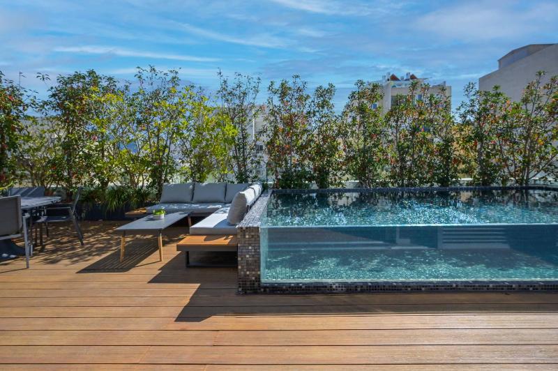 Luxury Modern 3BR Penthouse w Pool by HolyGuest - image 9