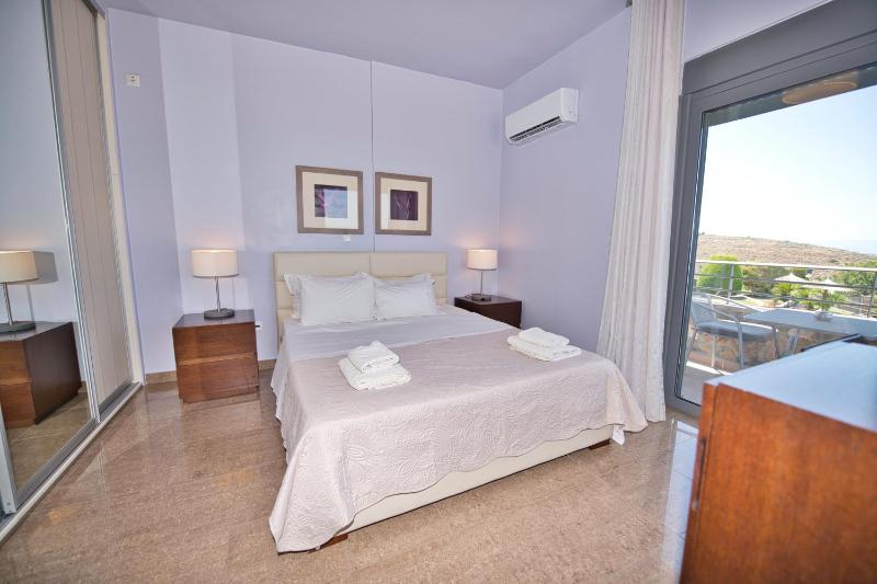 Deluxe Double Room with Sea View image 2