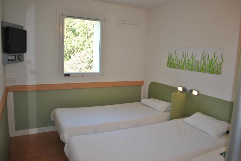 Twin Room image 3