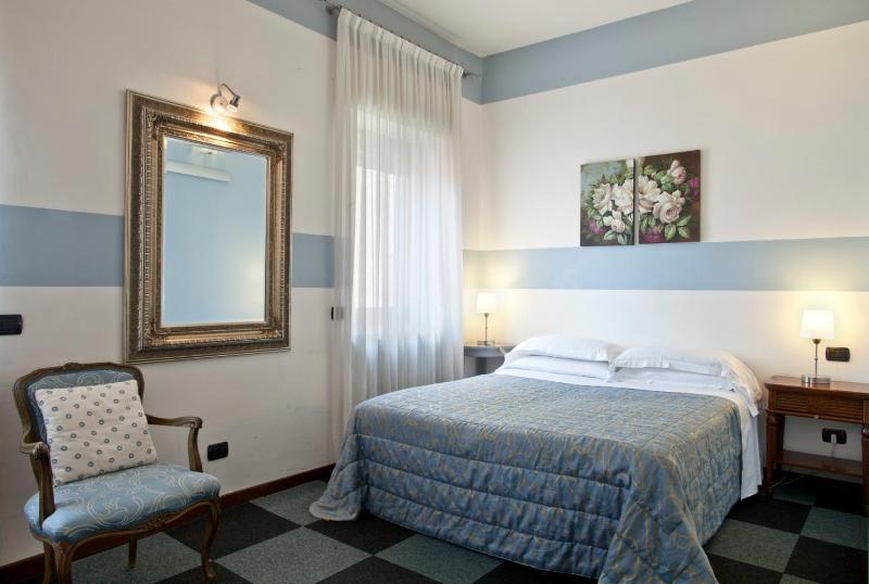 Double or Twin Room image 4