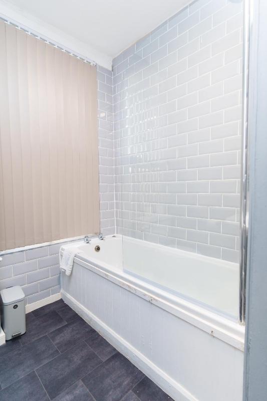 Rio House - 2 miles from central Leeds - image 13