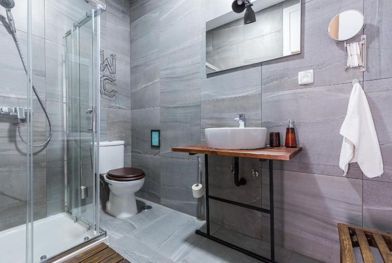 Double Room with Private External Bathroom image 2