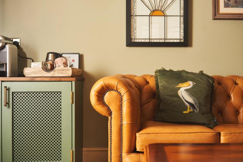 Superior King Room image 4