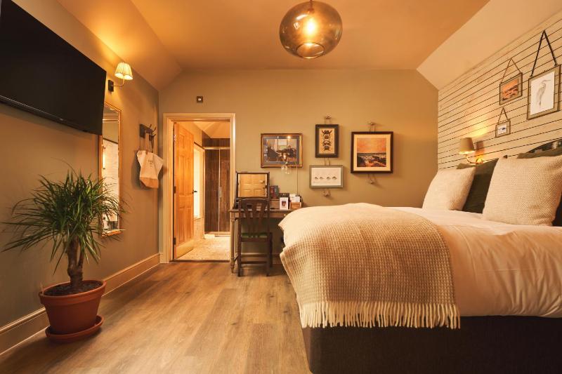 Superior King Room image 2