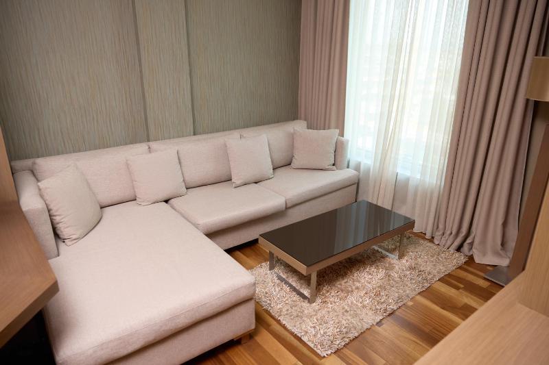 Residential Suite with Hot Tub and Steam Room - Free Access to Spa image 2