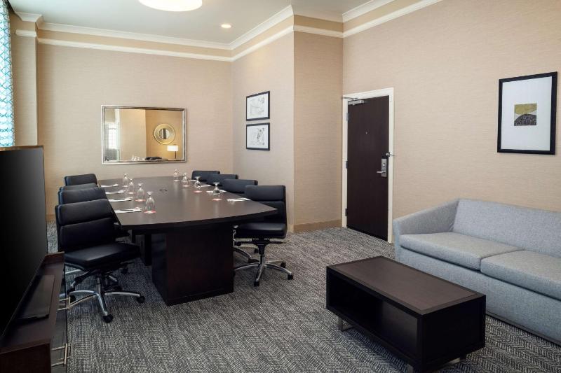 Embassy Suites by Hilton St. Louis Downtown - image 15