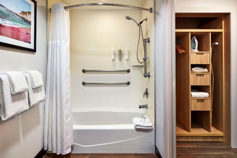 King Room with Bath Tub - Mobility Access image 2