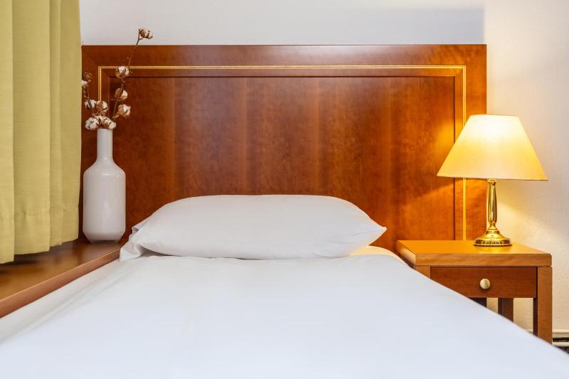 Standard Single Room image 2