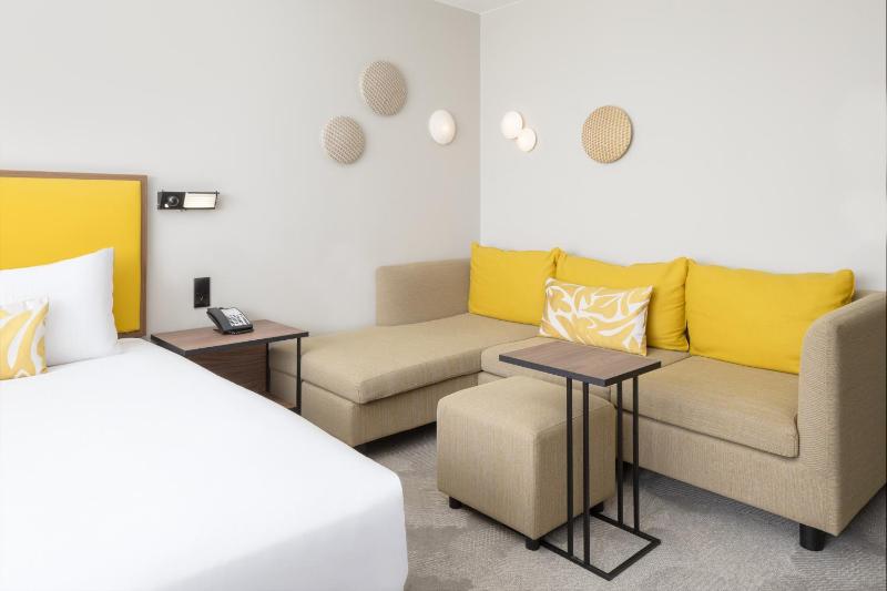 King Room - High Floor image 3