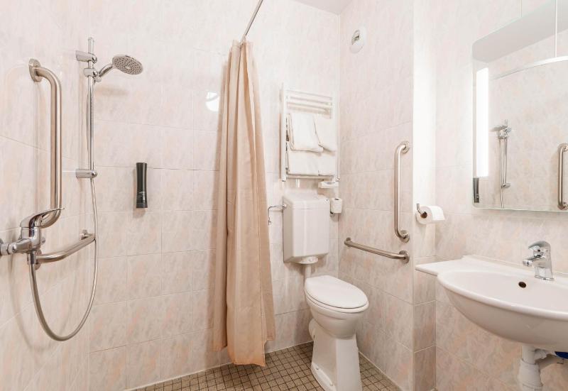 Double Room - Disability Access image 4