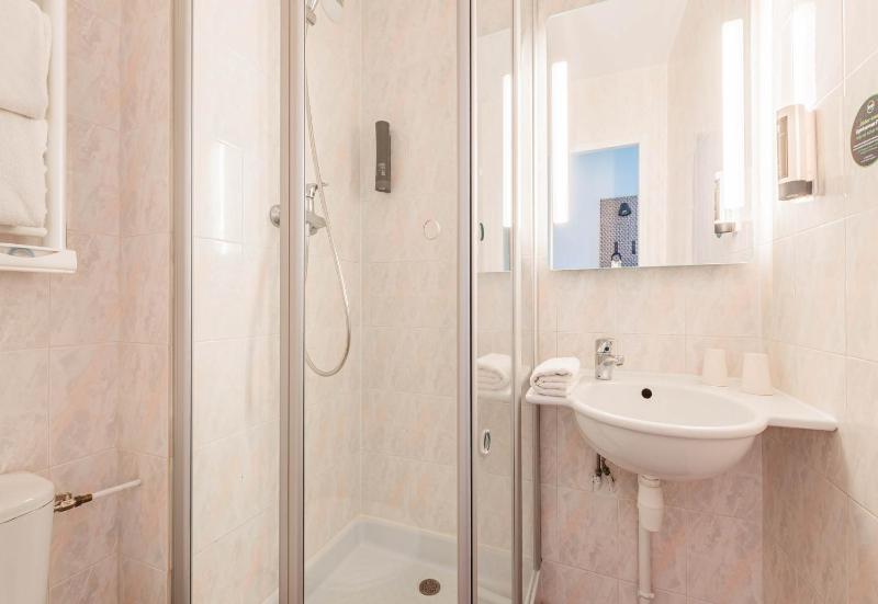 Double Room image 2