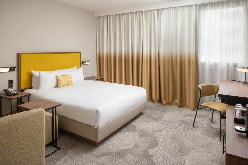 Queen Room image 3