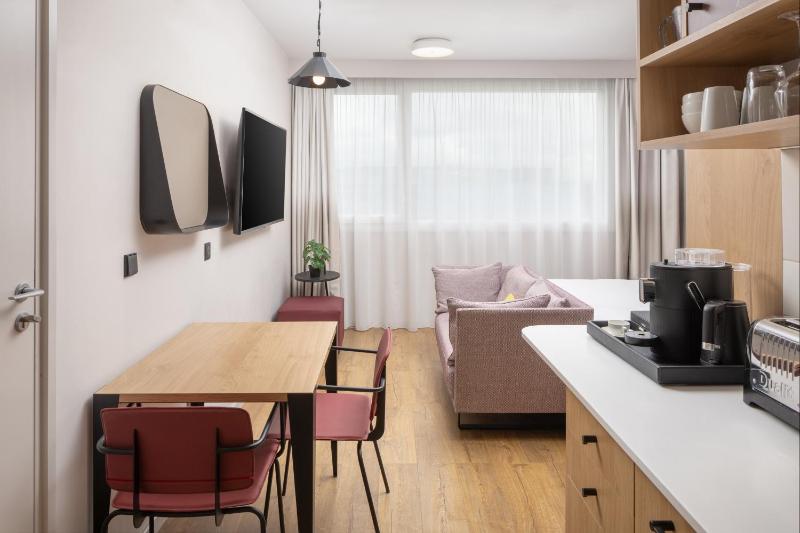 King Studio with Kitchenette image 4