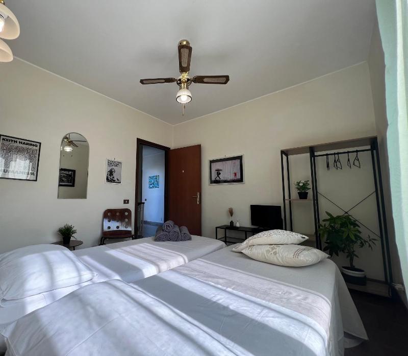 Double or Twin Room with Garden View image 3