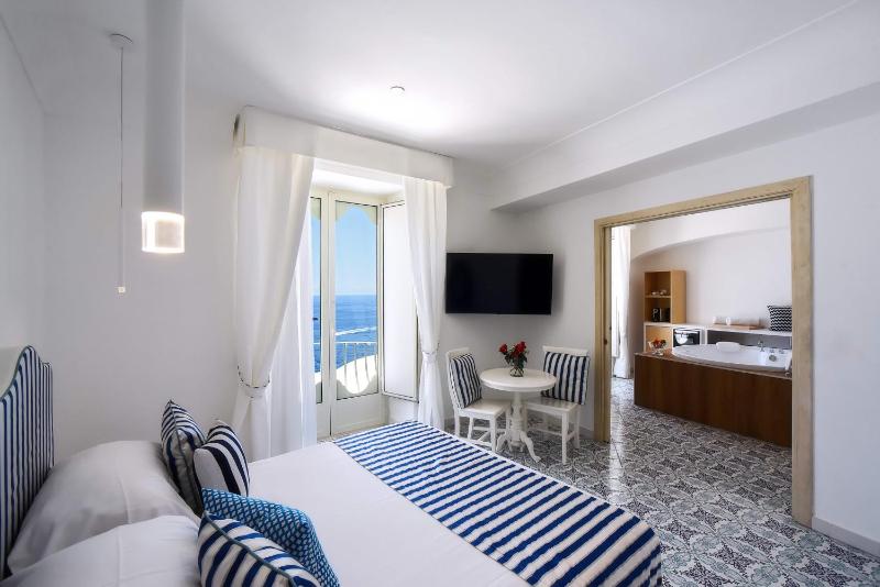 Superior King Room image 1