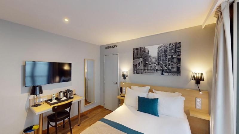 Classic Double Room image 4