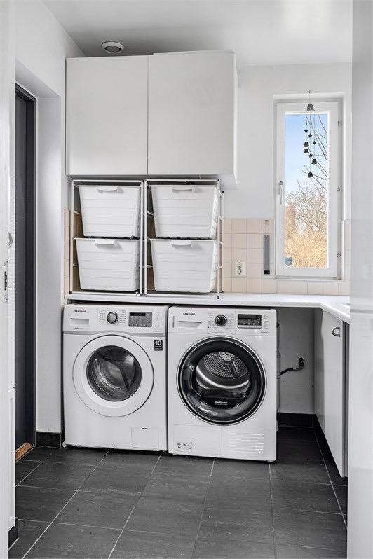 5-Bed-Rooms House with Jacuzzi Free Parking and 2 Toilets-Bath in Malm - image 13