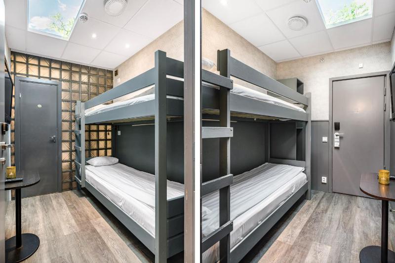 Twin Room image 4