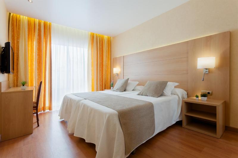Budget Double Room (interior view) image 1
