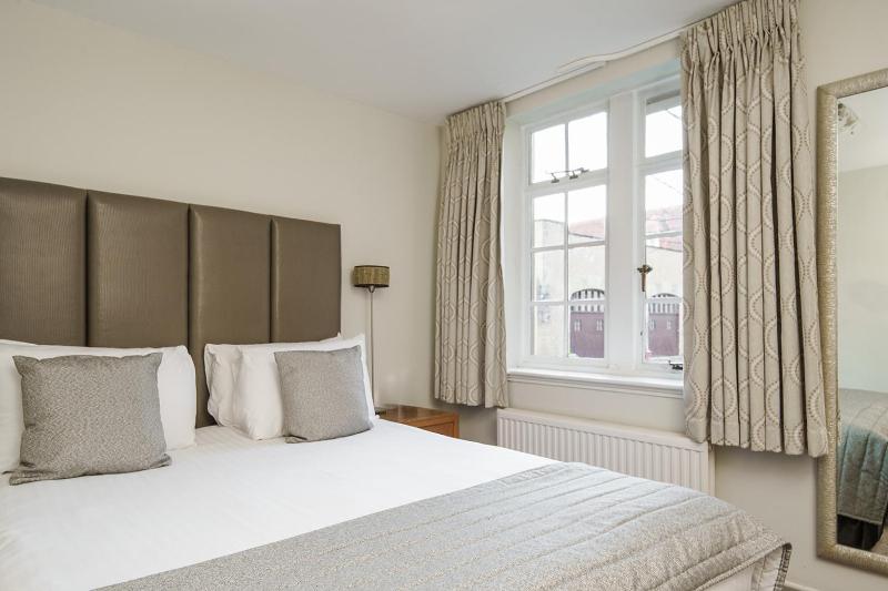 Courtyard Cosy Room image 2
