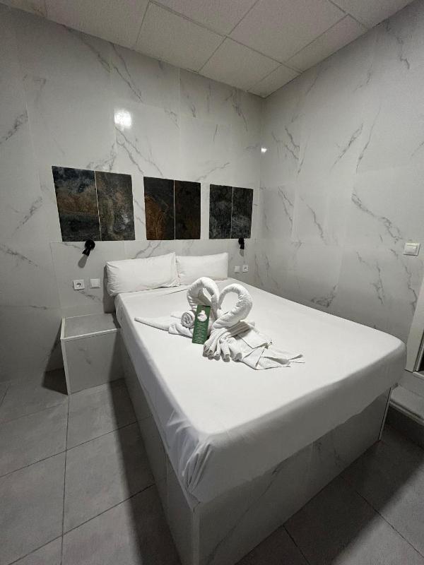 Budget Double or Twin Room image 4