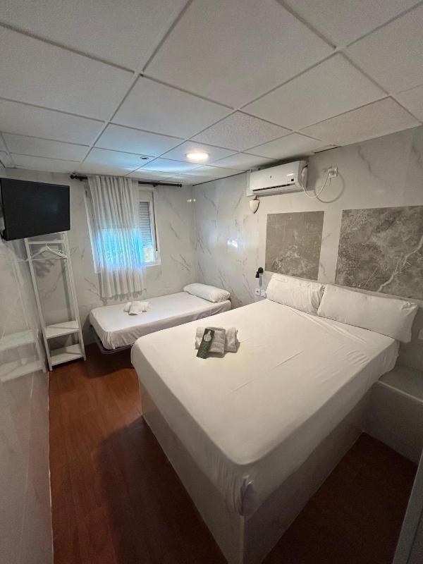 Comfort Triple Room image 2