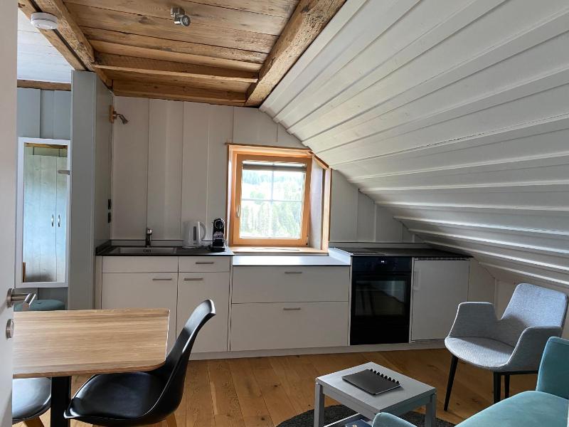 One-Bedroom Apartment image 3