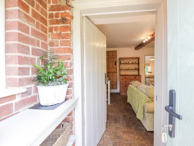 Shoemakers Cottage Friston - image 18