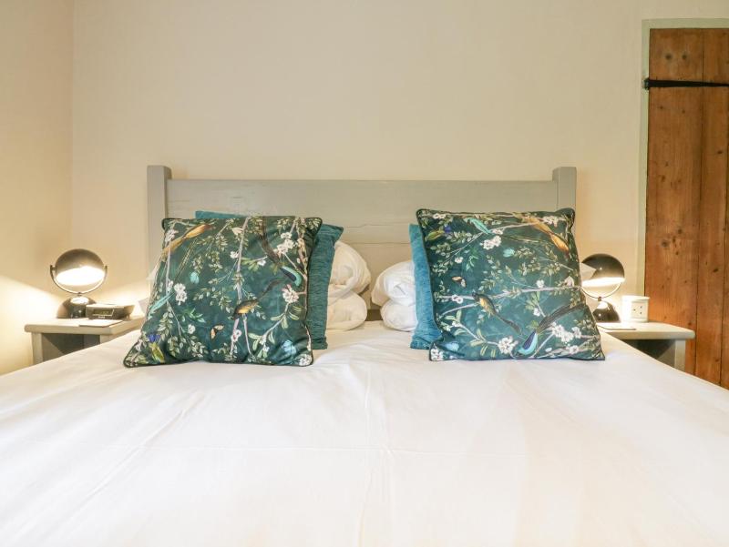 Shoemakers Cottage Friston - image 21