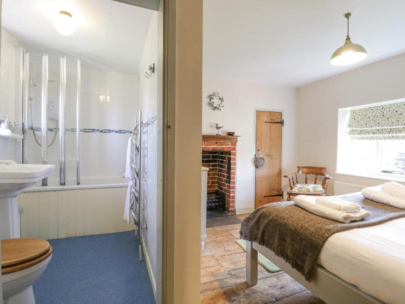 Shoemakers Cottage Friston - image 33