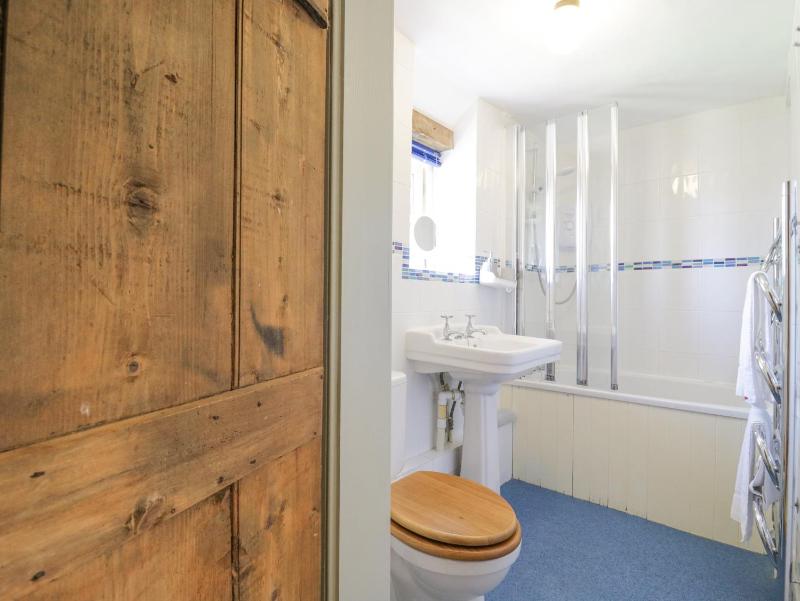 Shoemakers Cottage Friston - image 24