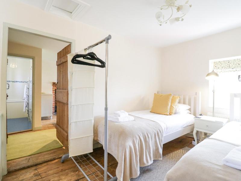 Shoemakers Cottage Friston - image 30