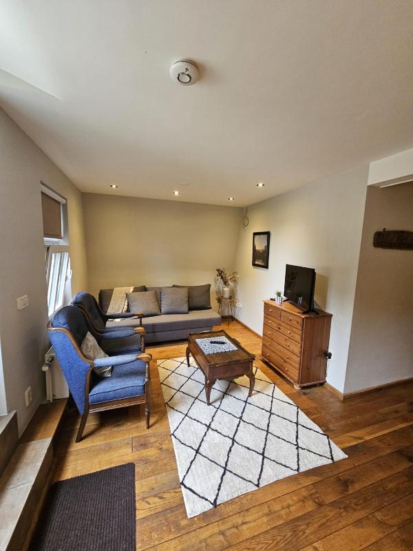 Family Room image 3