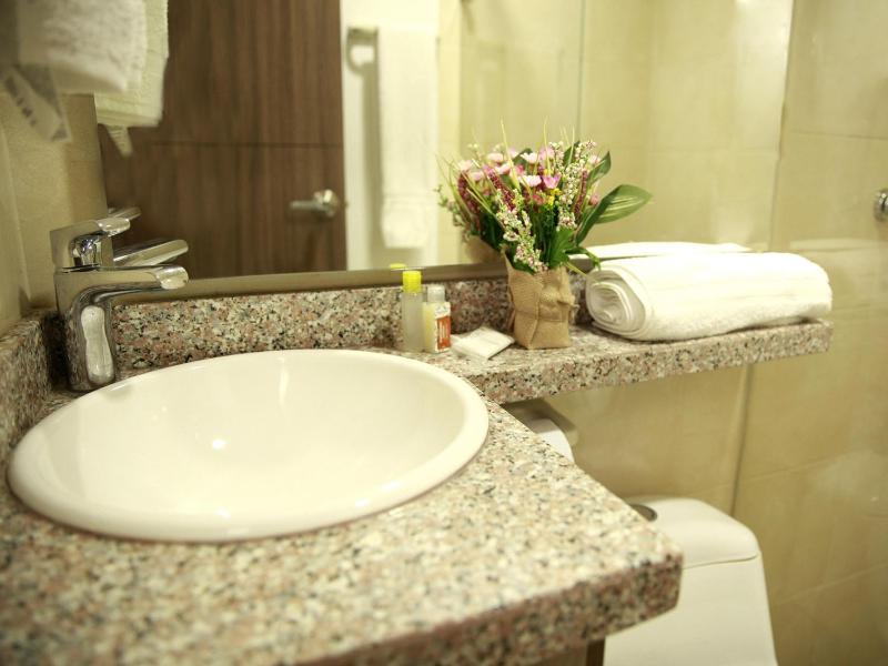 Hotel Prado 72 INN - image 11