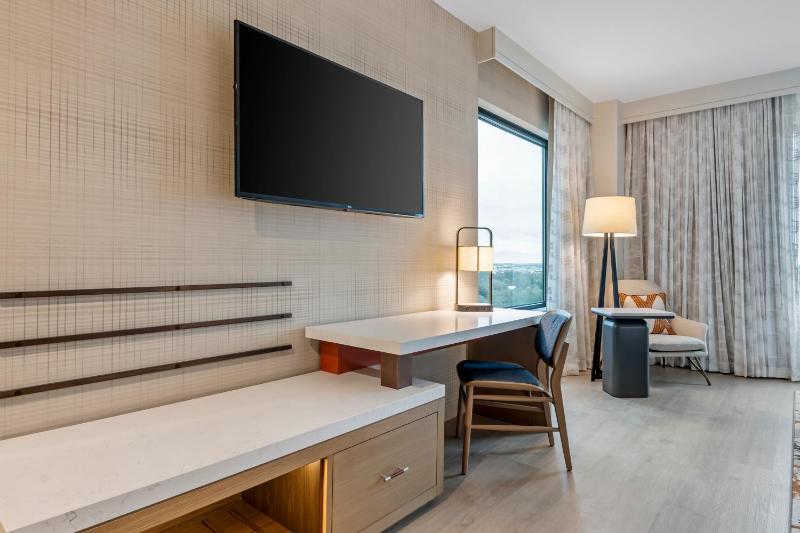 Cambria Hotel Austin Downtown - image 21