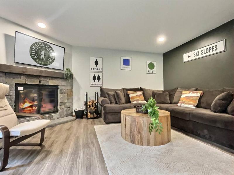 BeaverBox- pool, fireplace, walk or bike to resort Images