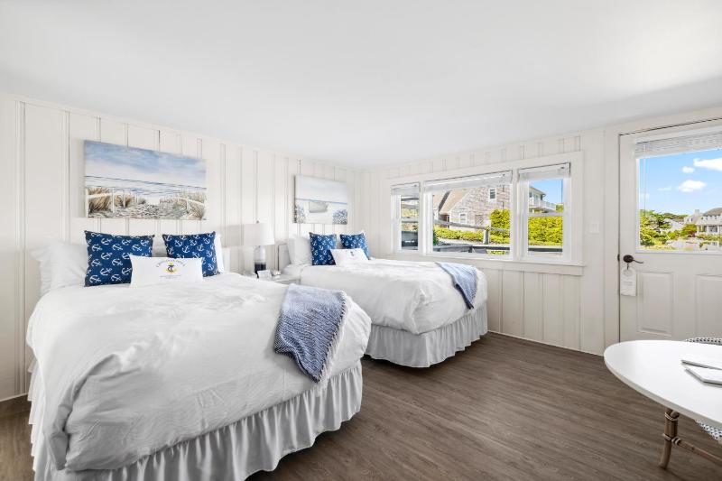 Double Room with Sun Deck and Partial Sea View image 2