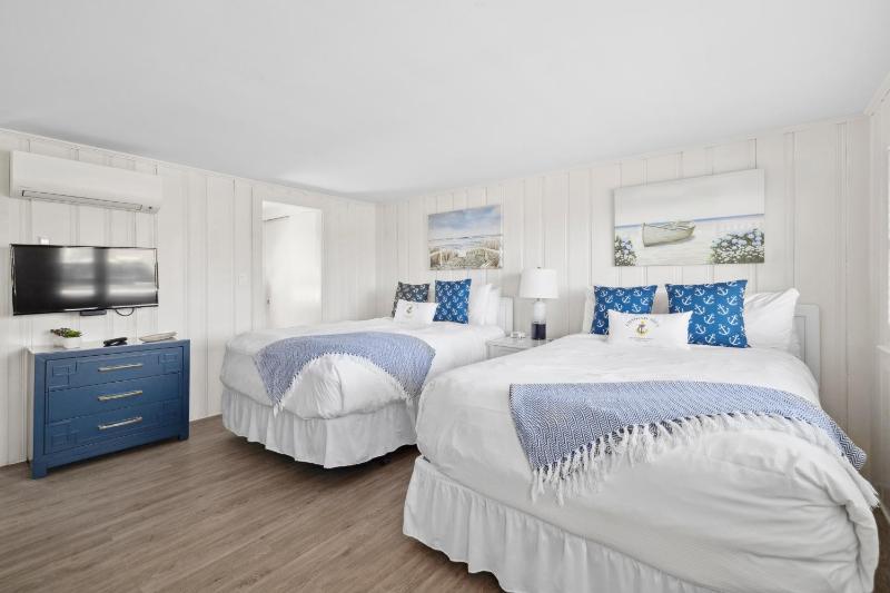 Double Room with Sun Deck and Partial Sea View image 3