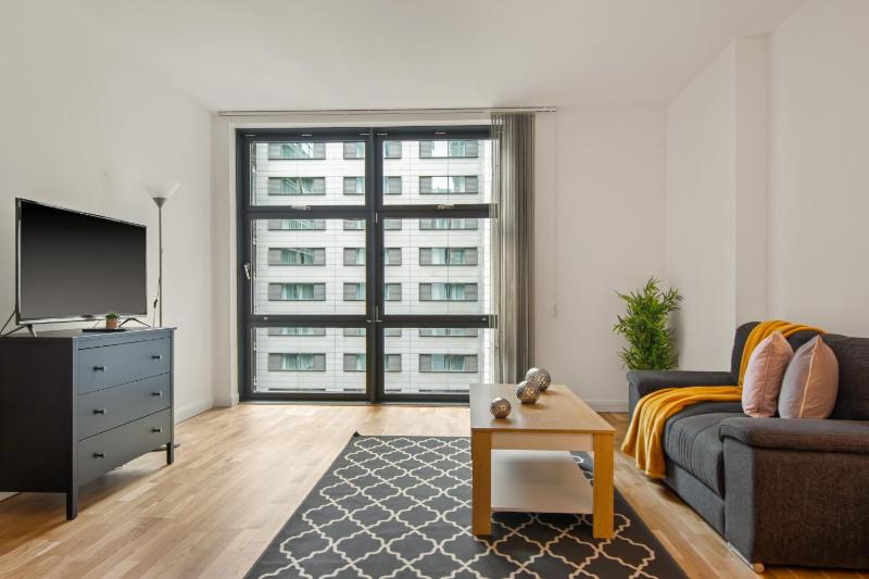 One-Bedroom Apartment image 2