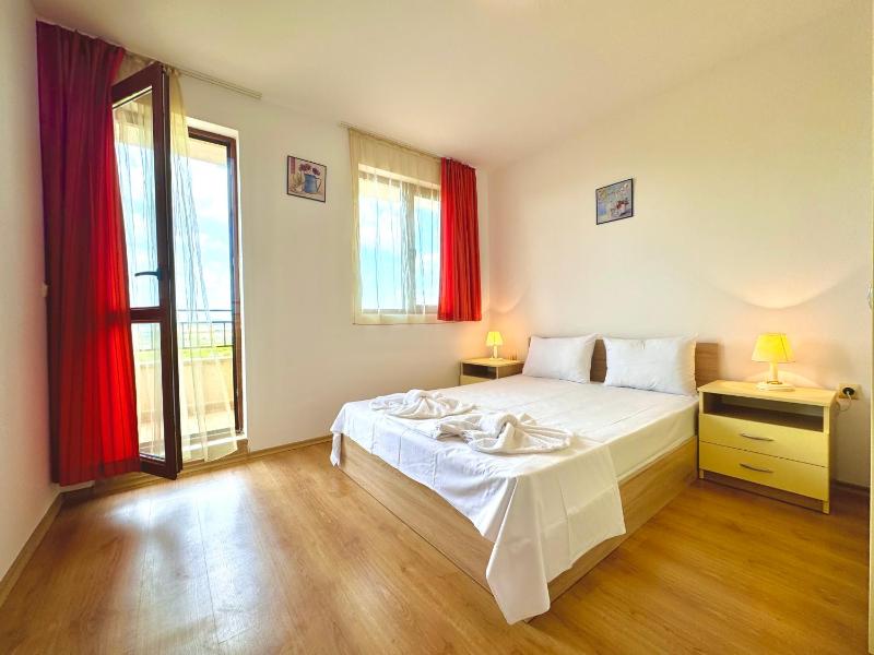 One-Bedroom Apartment with Balcony image 4