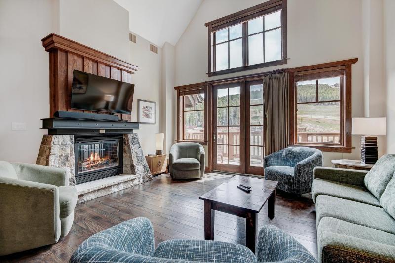 Four-Bedroom Apartment image 1