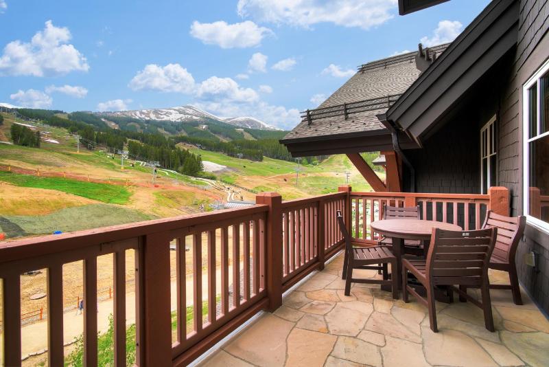 Penthouse 4 Bedroom Condo at Base of Peak 8 - image 2