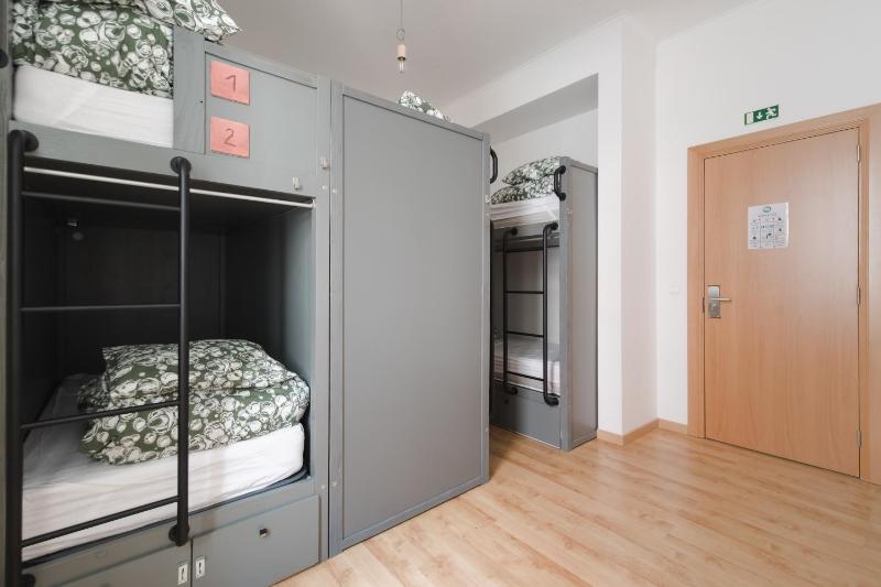 Bed in 6-Bed Mixed Dormitory Ensuite image 4